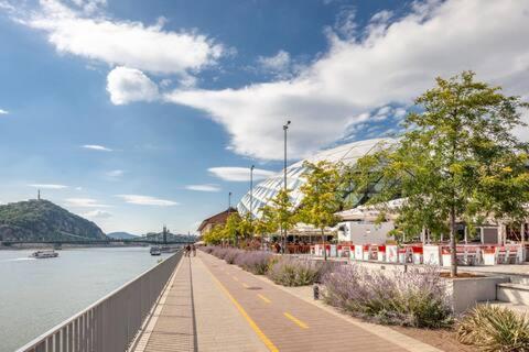 Sunny Rooms At Danube Budapest Luaran gambar